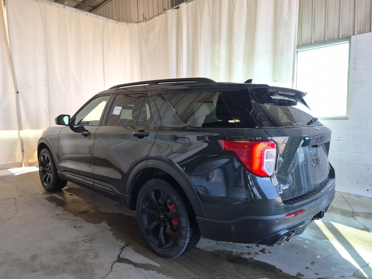 2022 Ford Explorer ST Photo3