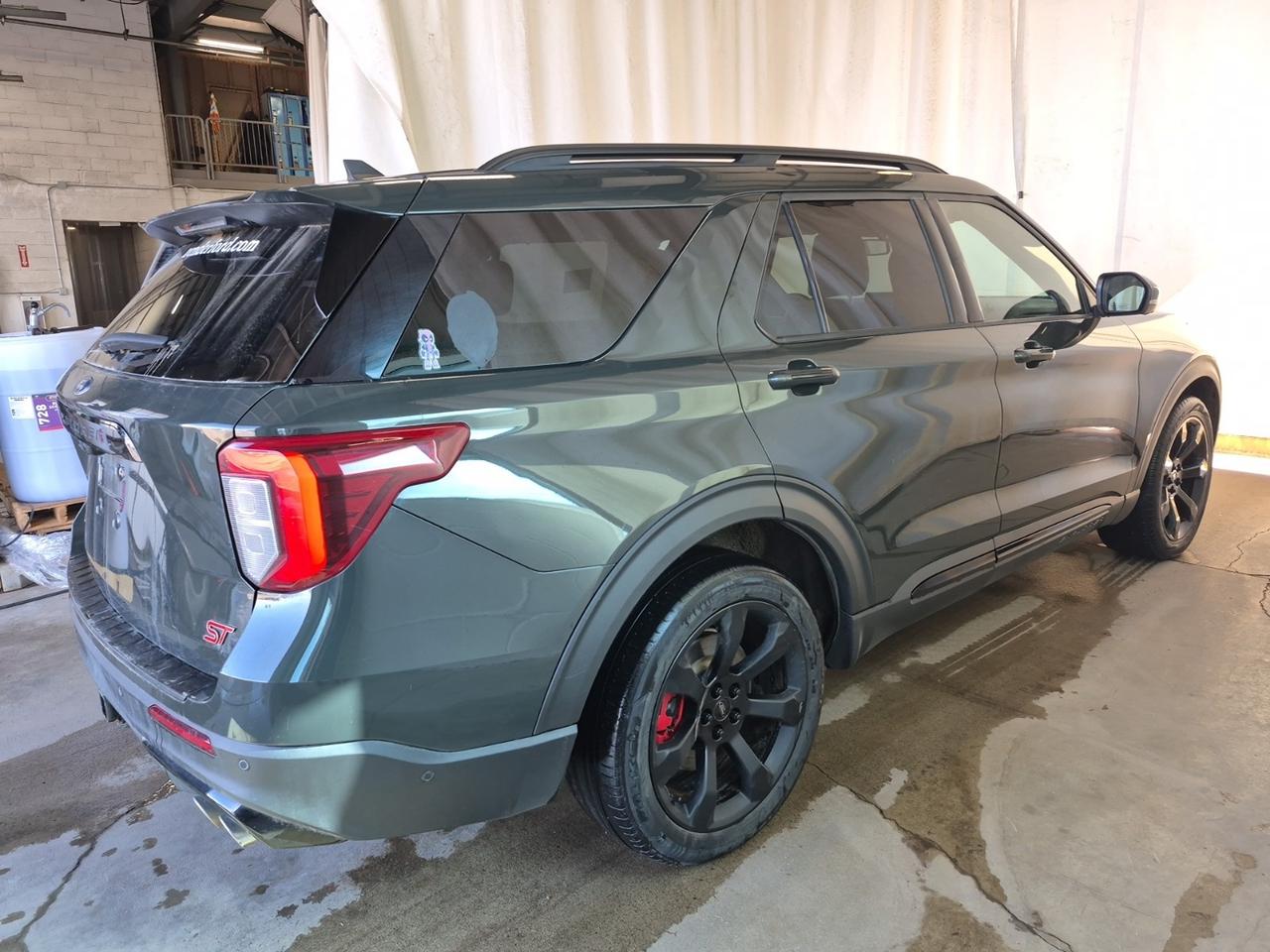 2022 Ford Explorer ST Photo2