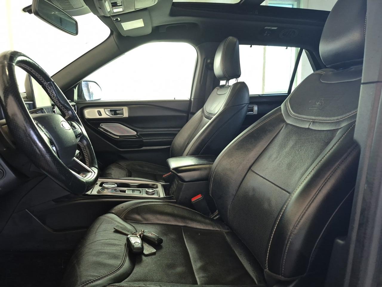 2022 Ford Explorer ST Photo4