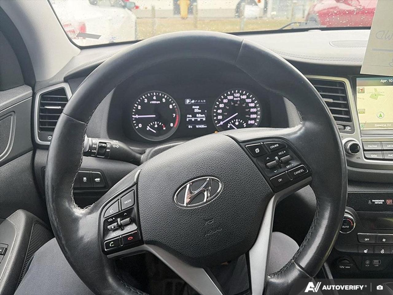2016 Hyundai Tucson 2.0L Luxury AWD  LUXURY, AWD, SUNROOF, LEATHER Photo