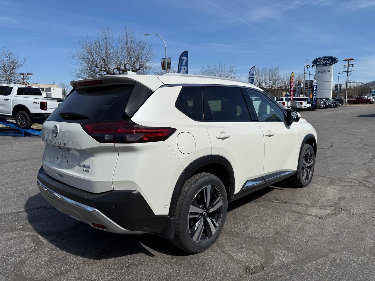 2023 Nissan Rogue Platinum Photo4