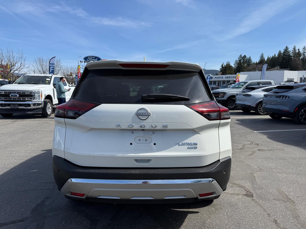 2023 Nissan Rogue Platinum Photo3