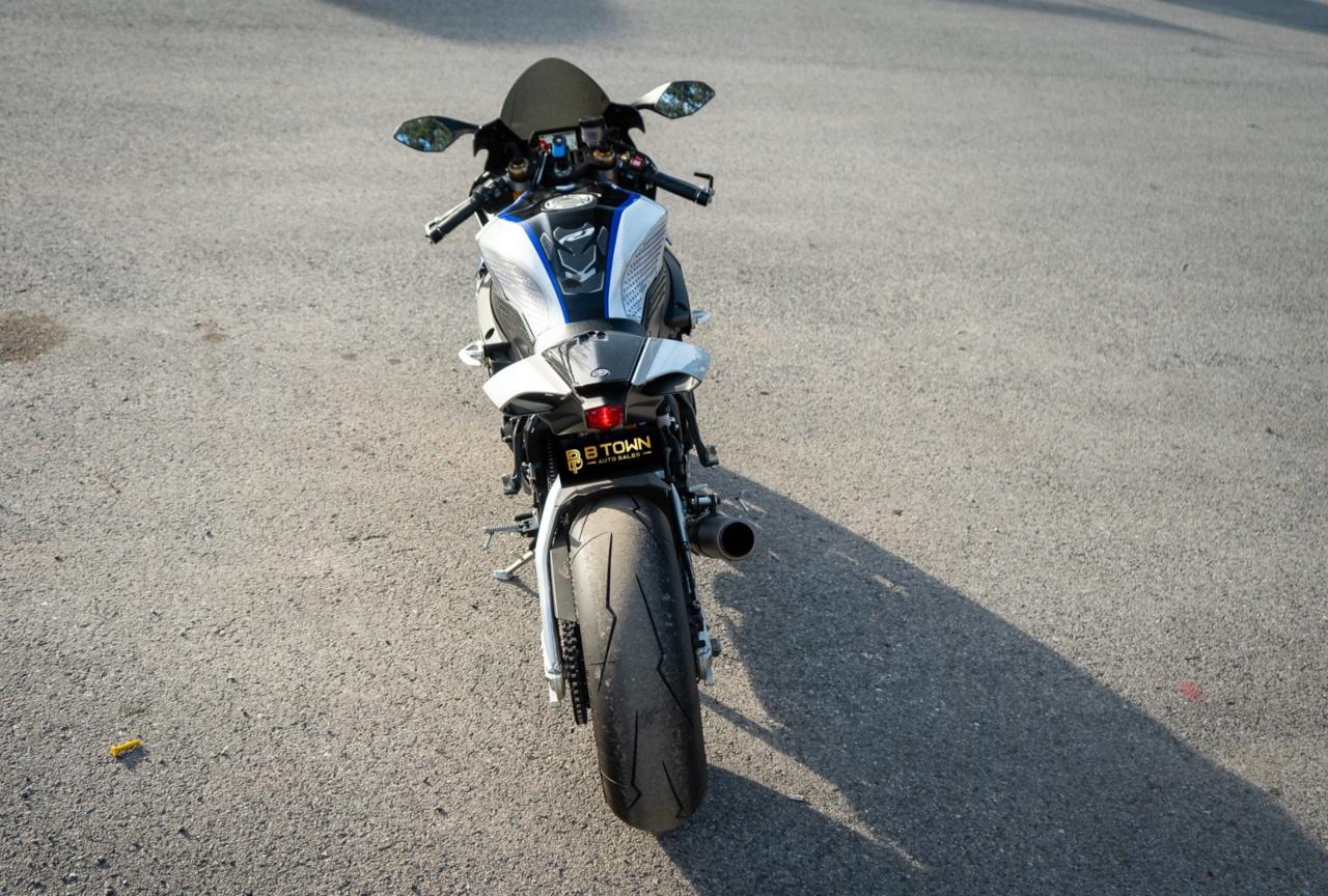 2019 Yamaha YZFR1M SPORT Photo