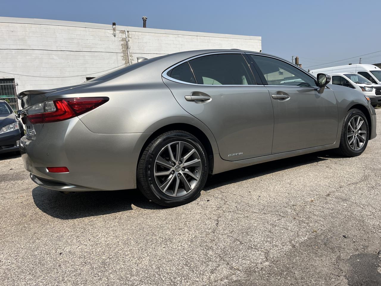 2017 Lexus ES 300 HYBRID/PREMIUM PKG Photo