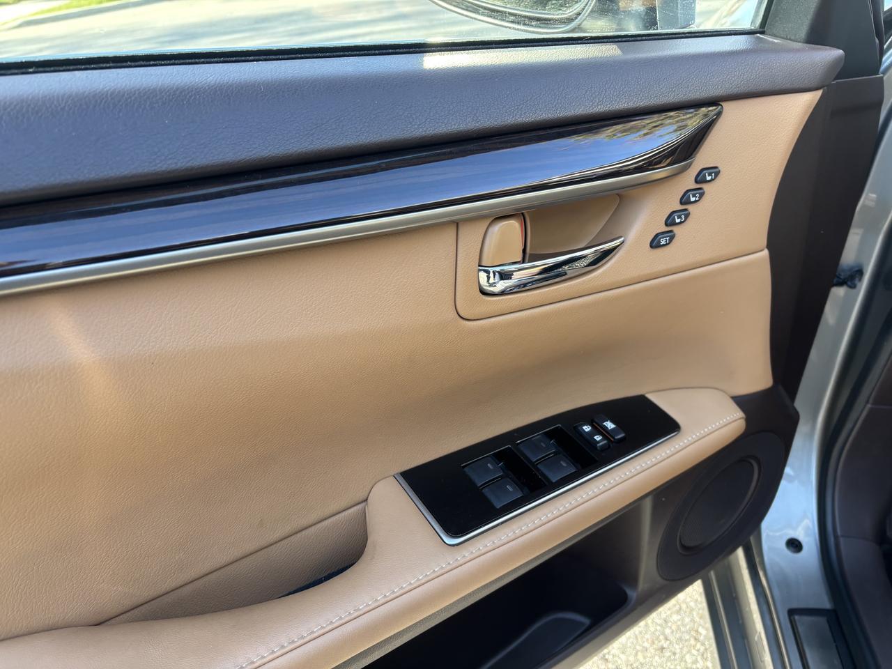 2017 Lexus ES 300 HYBRID/PREMIUM PKG Photo