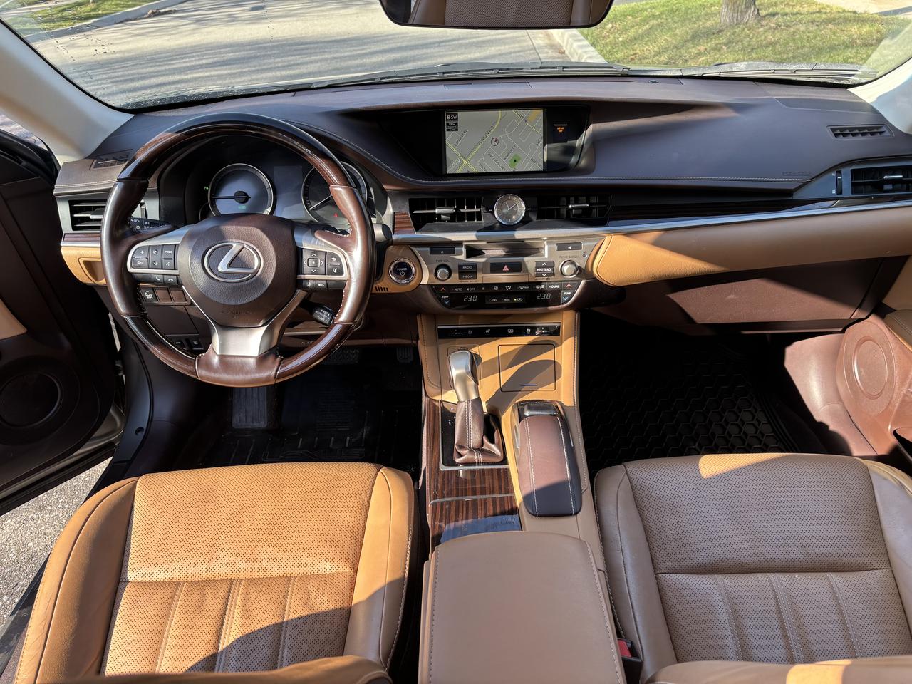 2017 Lexus ES 300 HYBRID/PREMIUM PKG - Photo #2