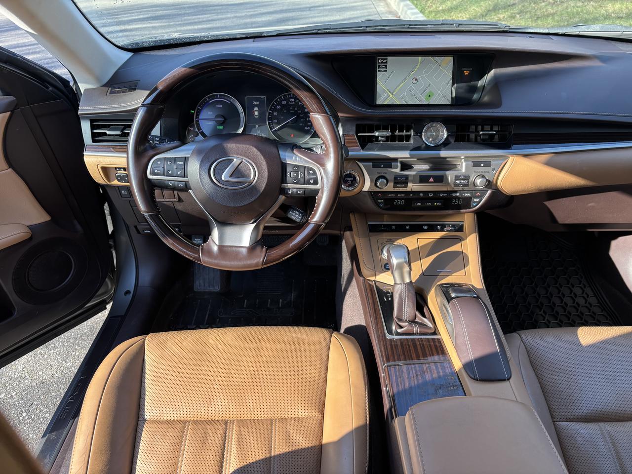 2017 Lexus ES 300 HYBRID/PREMIUM PKG - Photo #17