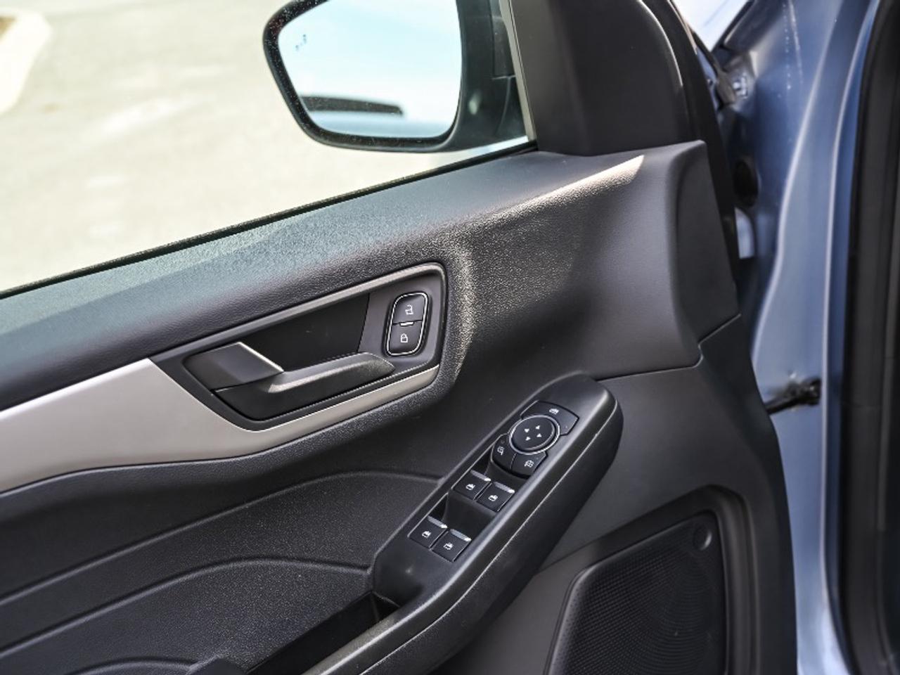 2022 Ford Escape SE Photo