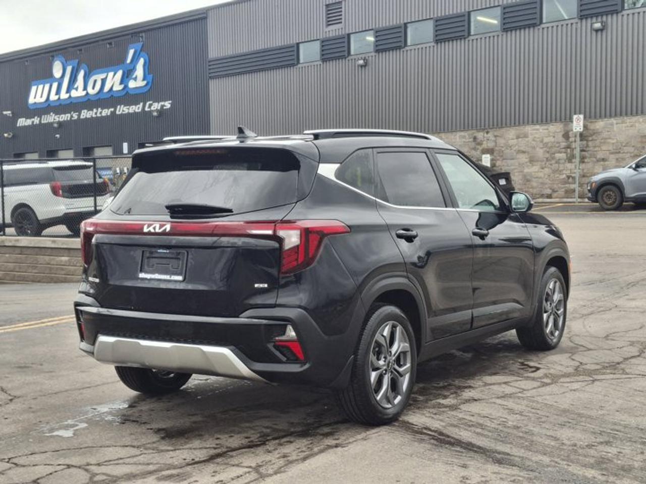 2024 Kia Seltos EX AWD | Leather | Sunroof | Heated Wheel + Seats | CarPlay + Android | Rear Camera and More ! Photo