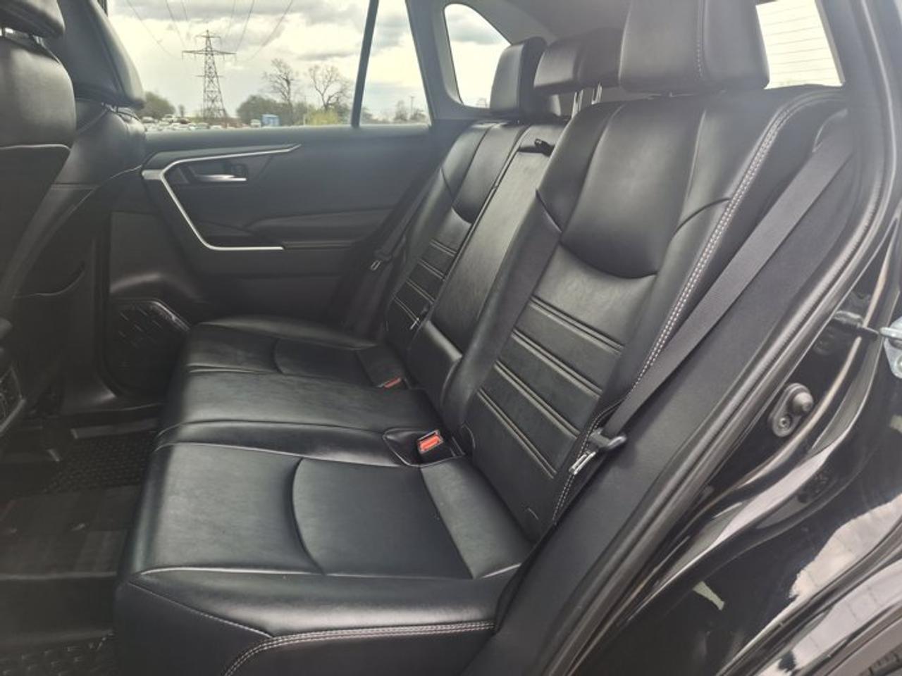 2021 Toyota RAV4 XLE Premium AWD | Leather | Heated Seats + Steering | Radar Cruise | Carplay + Android Auto & More ! Photo