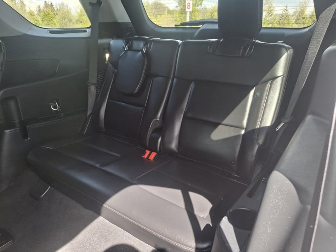 2024 Ford Explorer XLT AWD | Leather | Heated Seats | CarPlay + Android | Rear Camera | and More ! Photo