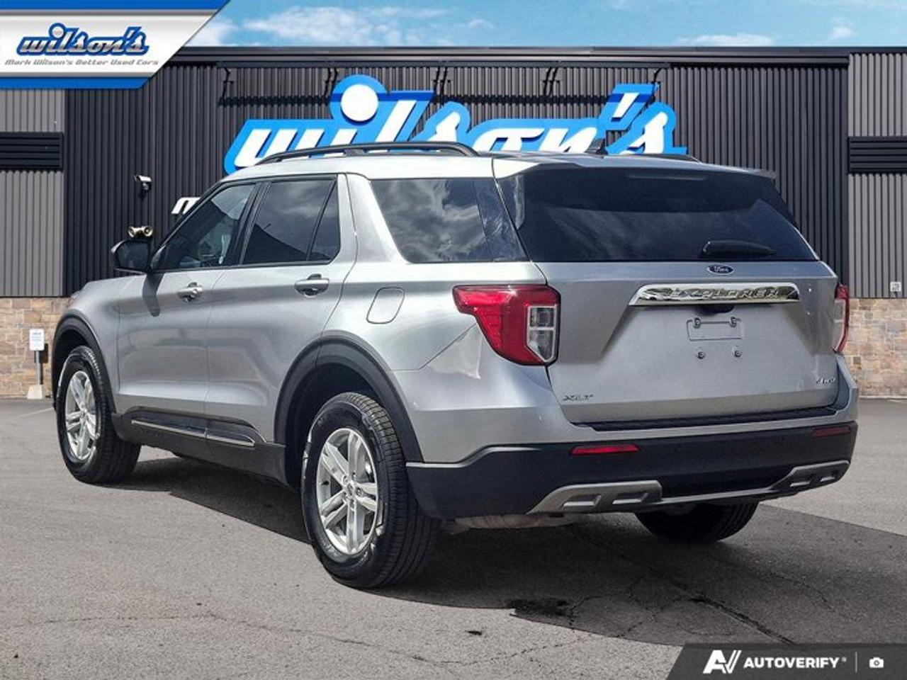 2024 Ford Explorer XLT AWD | Leather | Heated Seats | CarPlay + Android | Rear Camera | and More ! Photo