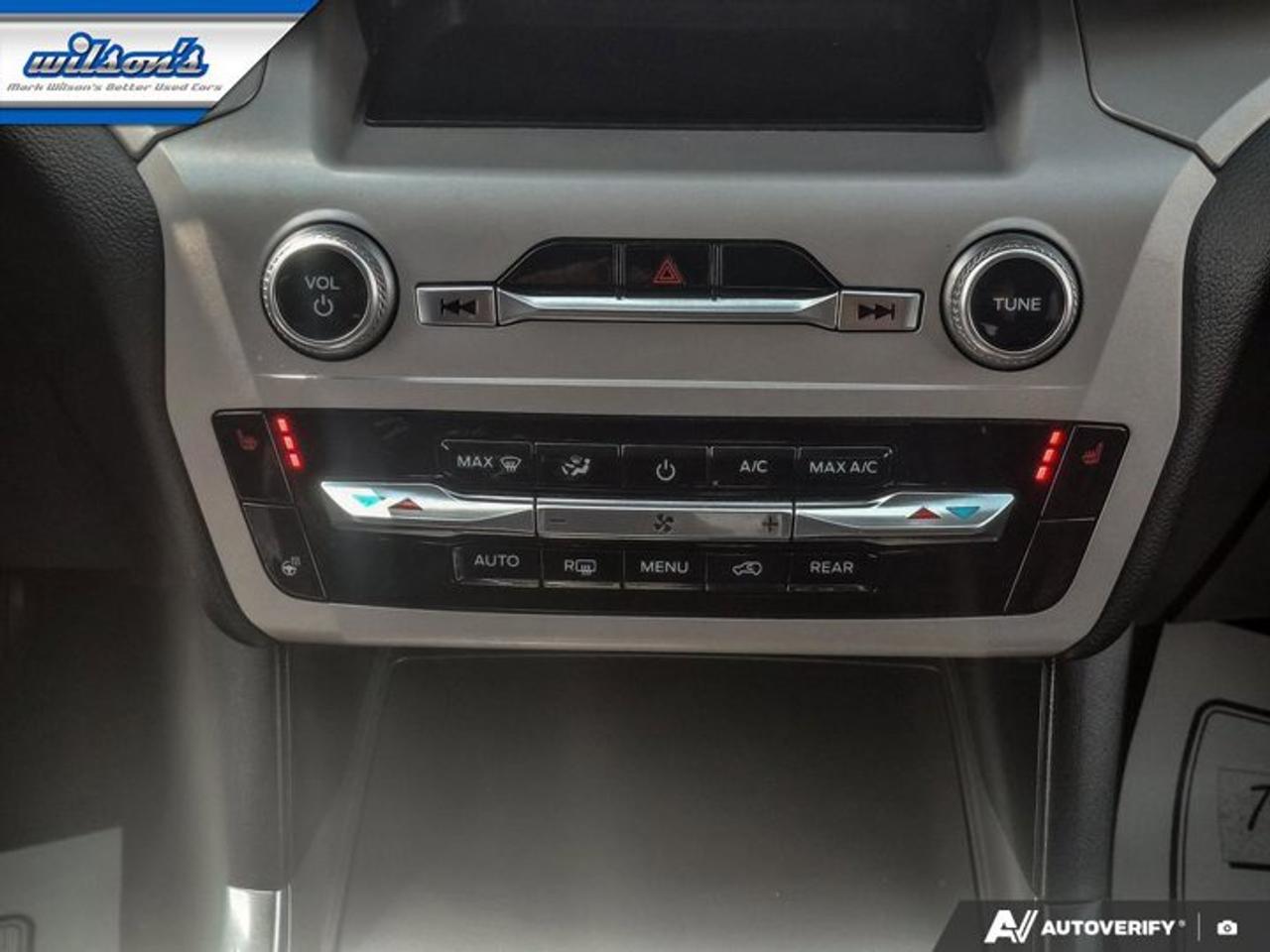 2024 Ford Explorer XLT AWD | Leather | Heated Seats | CarPlay + Android | Rear Camera | and More ! Photo