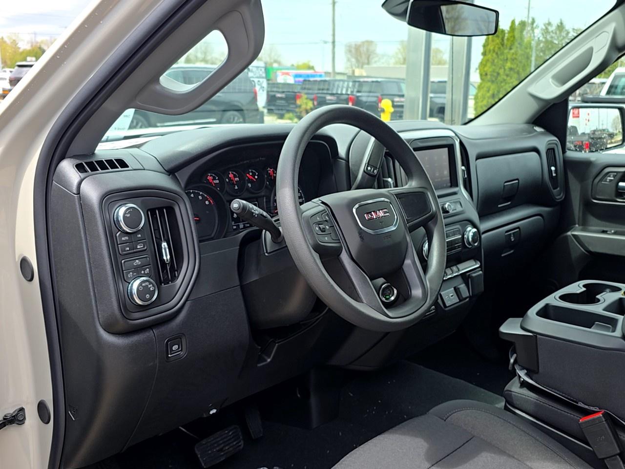 2026 GMC Sierra 1500 Crew Cab Short Box 4-Wheel Drive Pro Photo