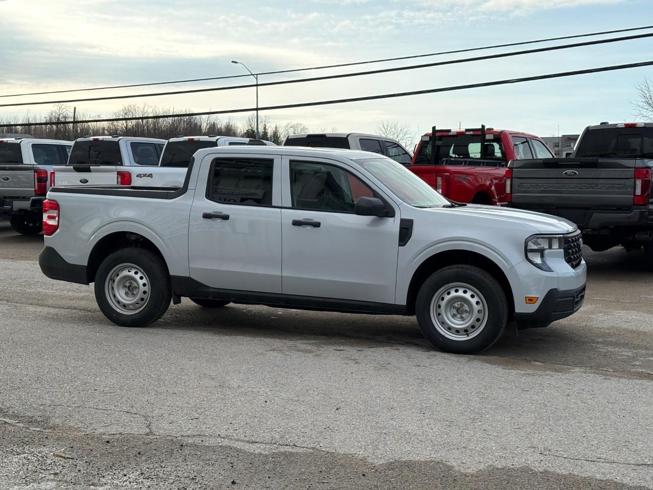 2026 Ford Maverick XL AWD SuperCrew Photo4