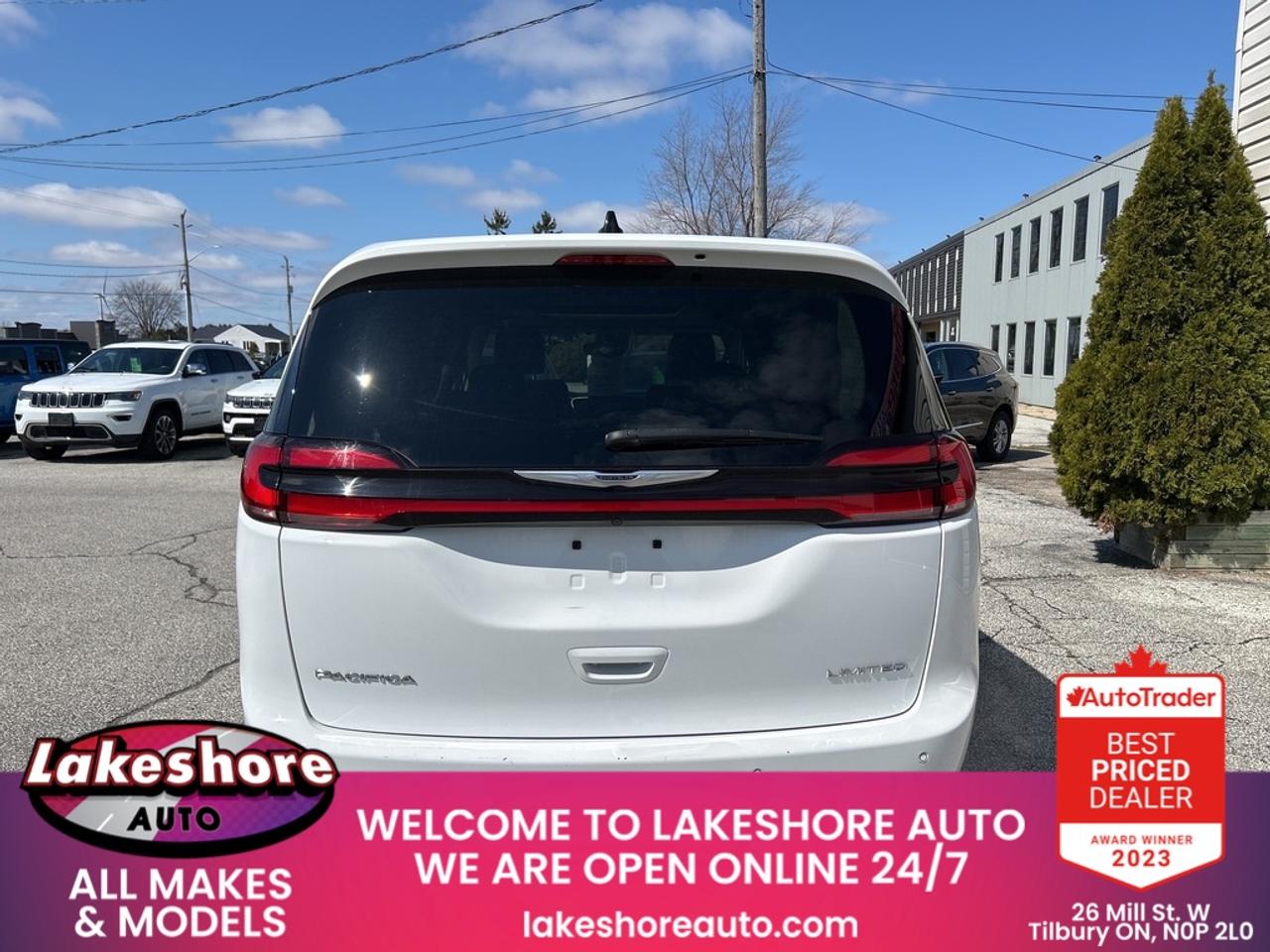 2024 Chrysler Pacifica Limited Photo2