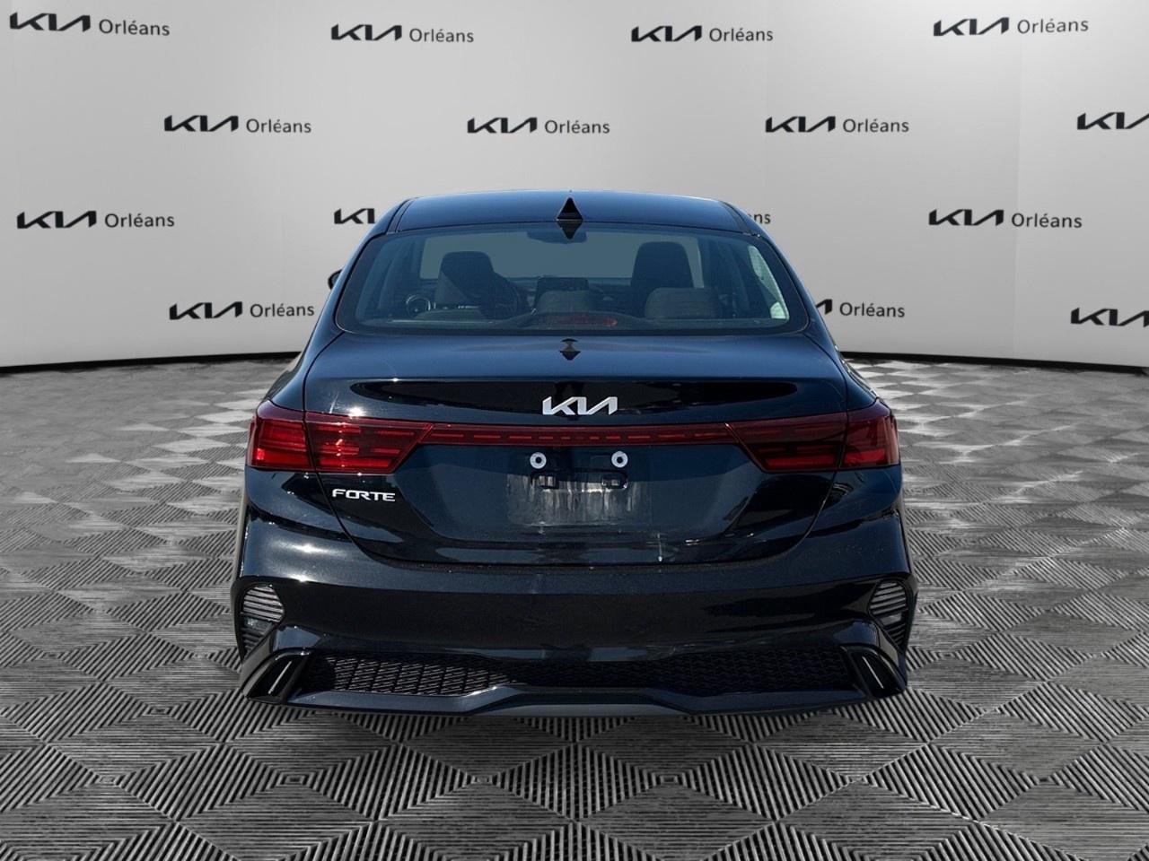 2023 Kia Forte EX  IVT Photo4
