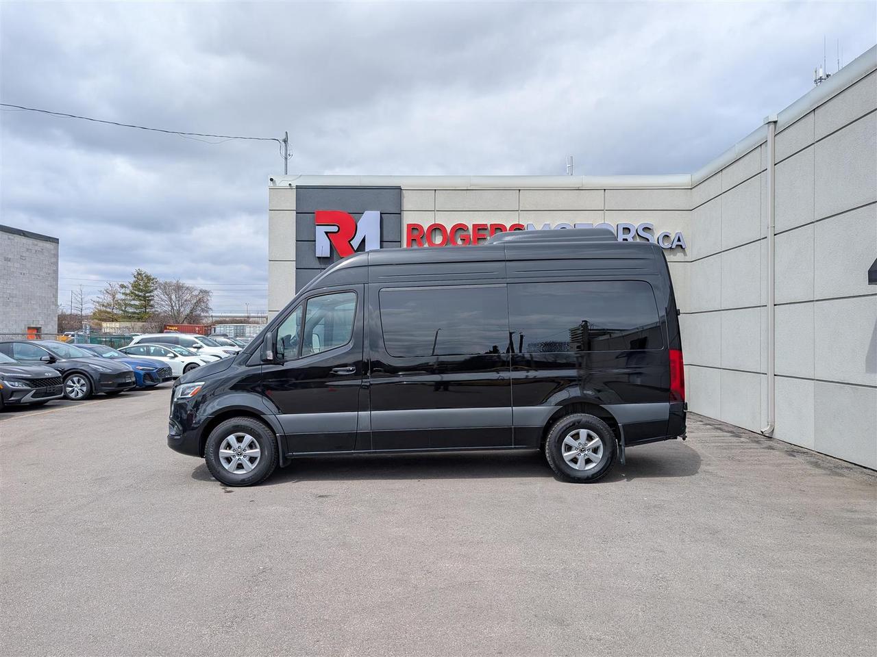 2024 Mercedes-Benz Sprinter 2500 PASSENGER 144 WB - PWD DOOR - 360 CAM - TECH FEATS Photo