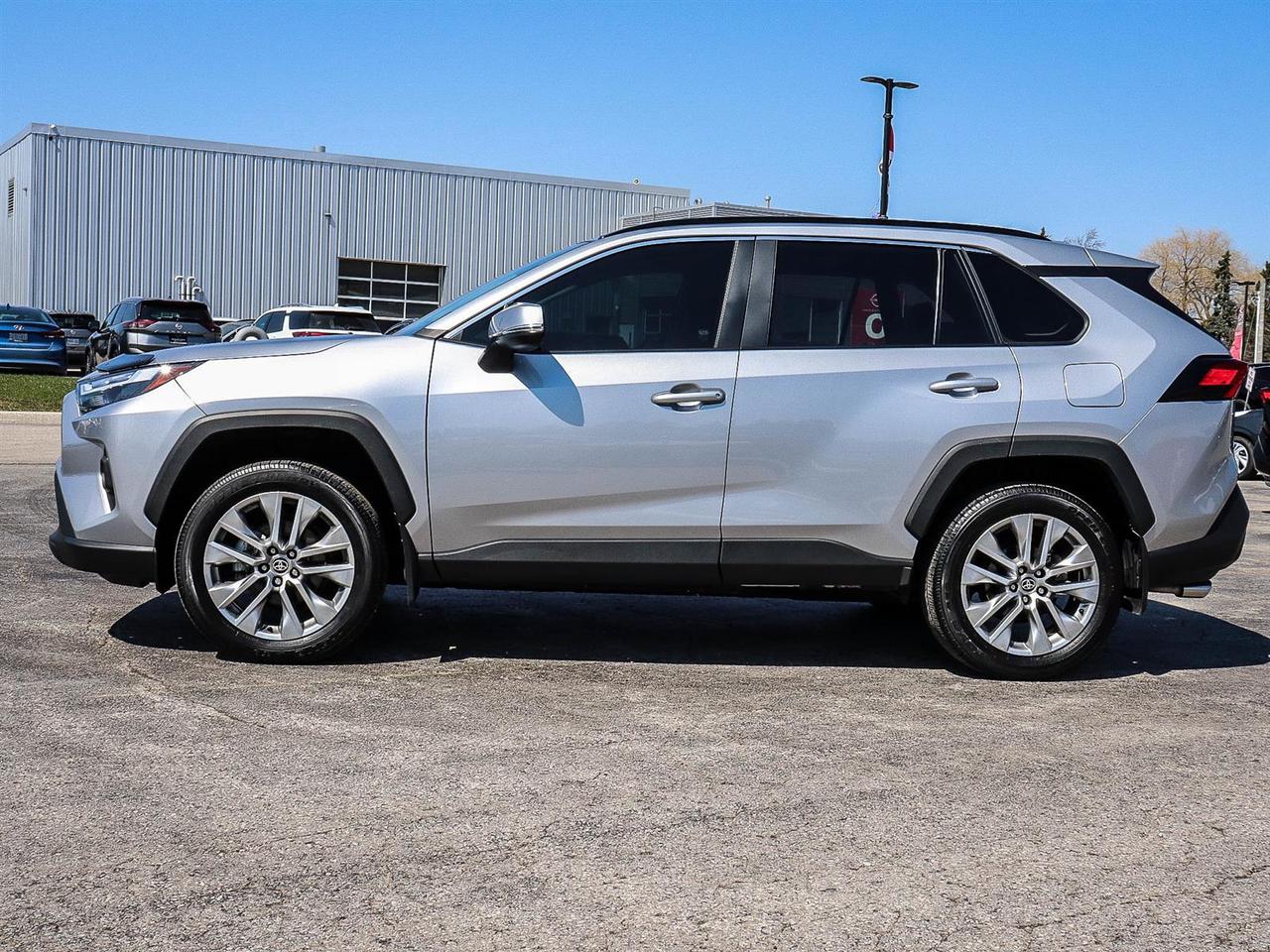 2025 Toyota RAV4 XLE Photo4