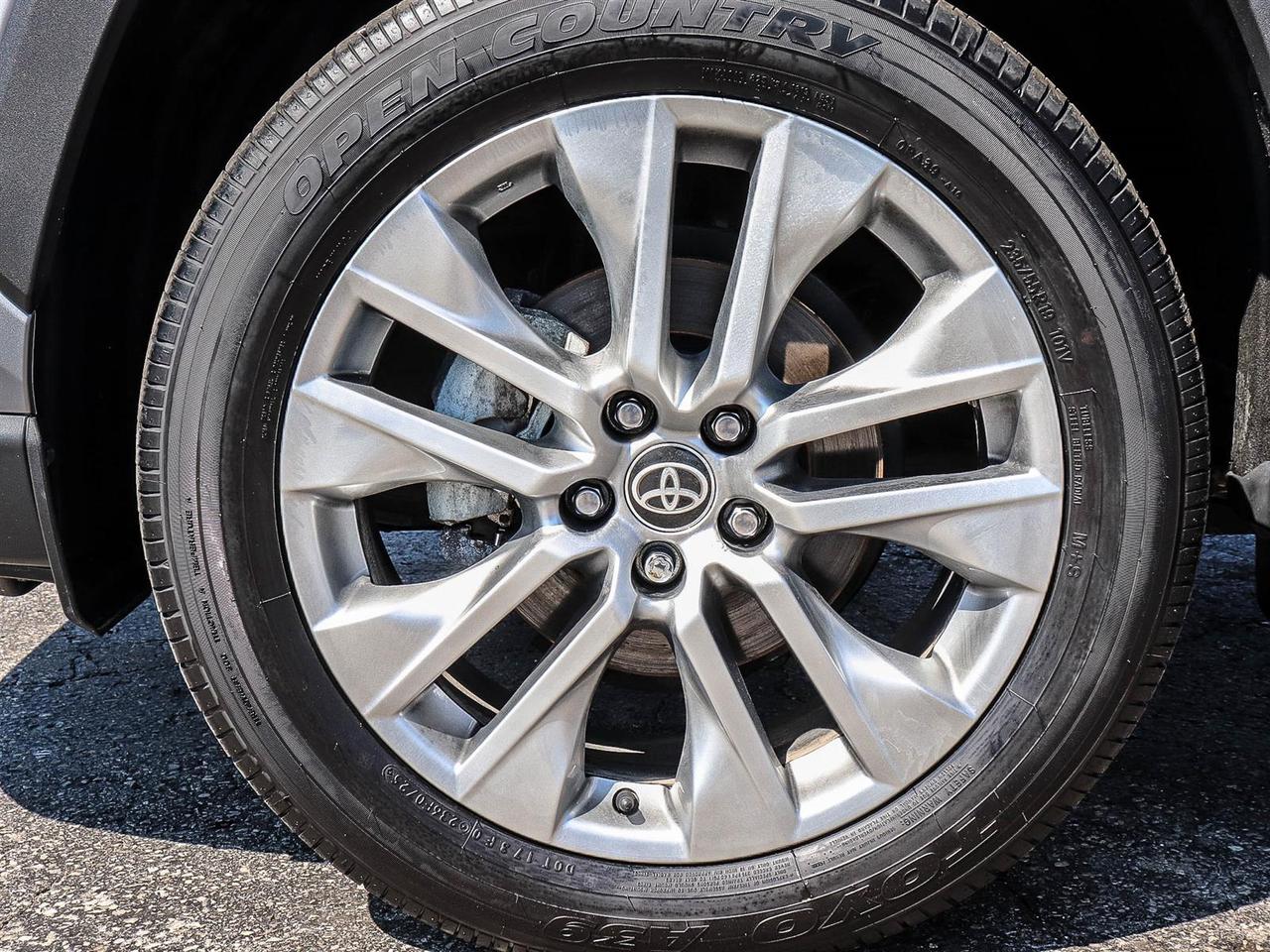 2025 Toyota RAV4 XLE Photo