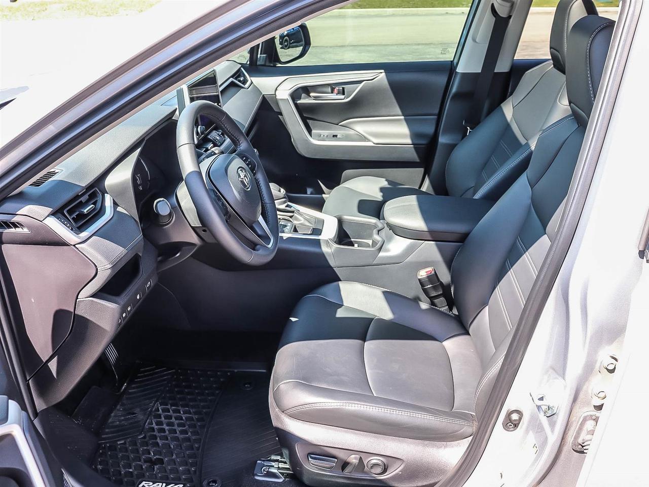 2025 Toyota RAV4 XLE Photo