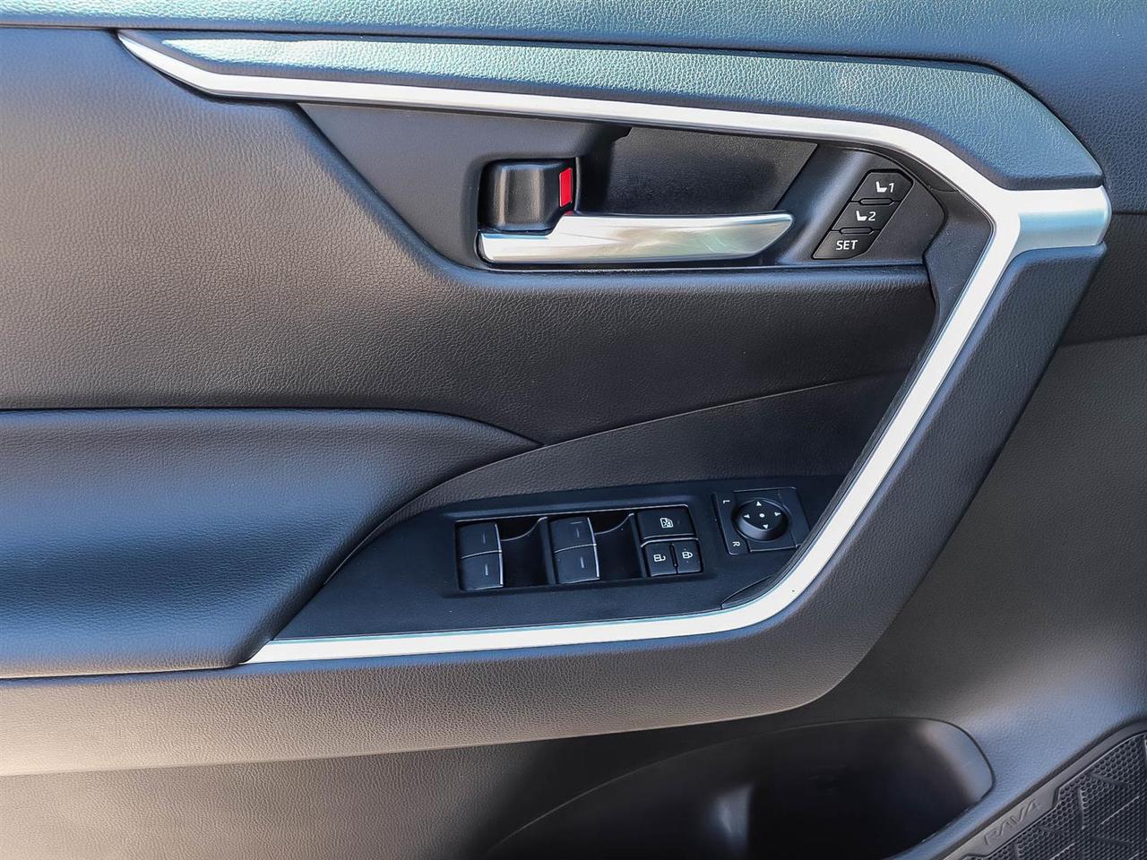 2025 Toyota RAV4 XLE Photo