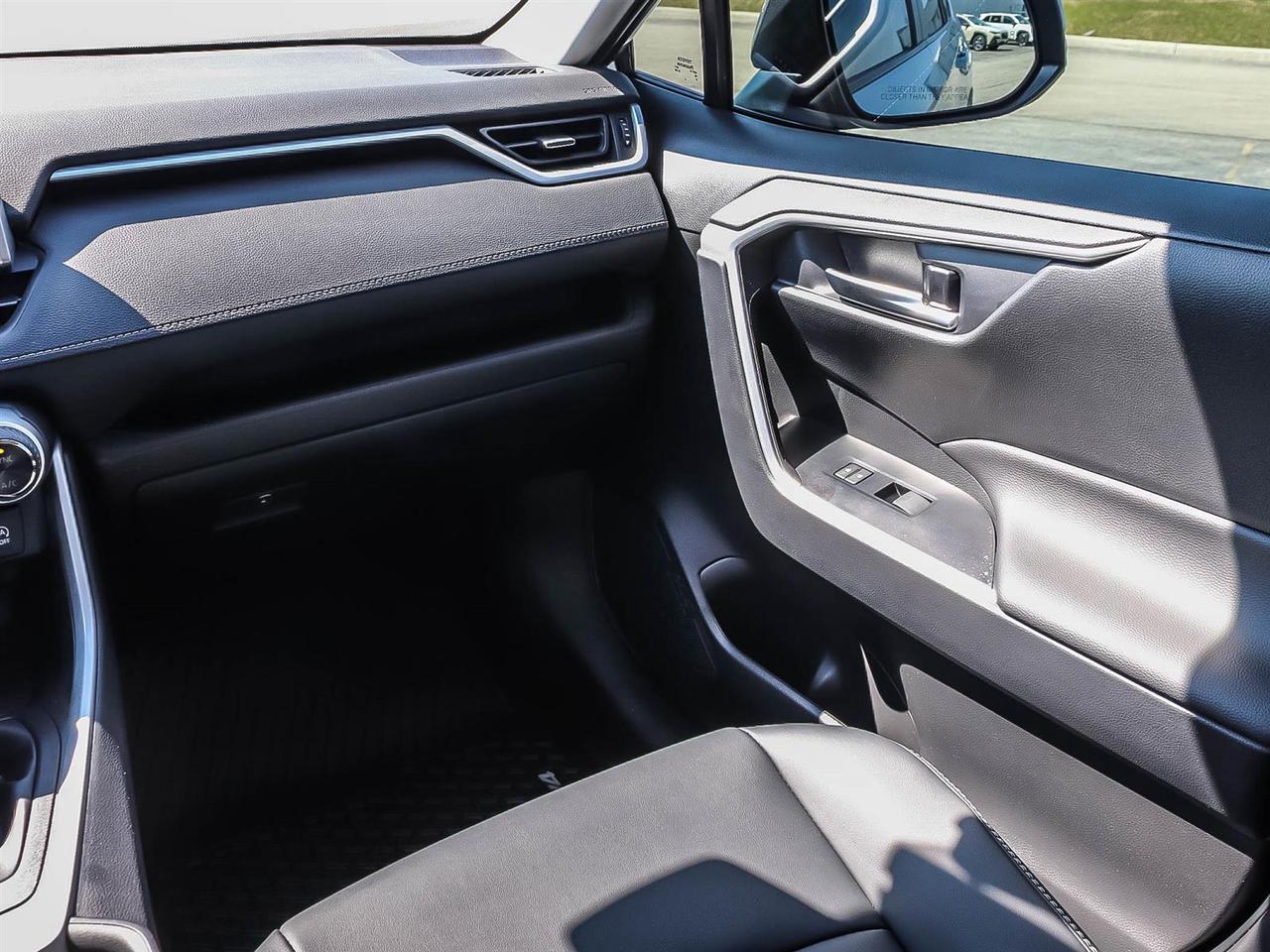 2025 Toyota RAV4 XLE Photo