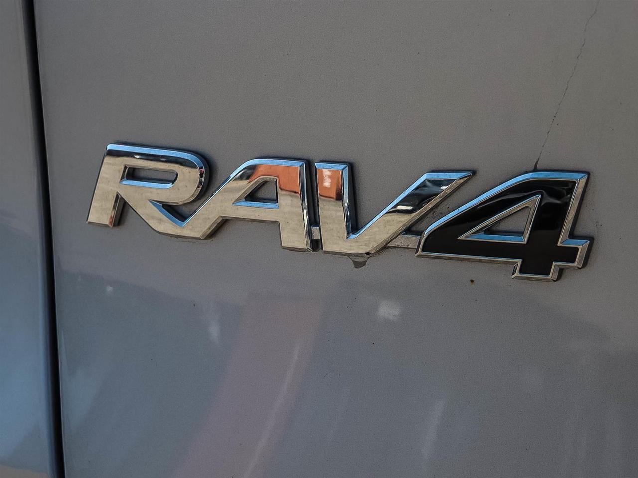 2025 Toyota RAV4 XLE Photo