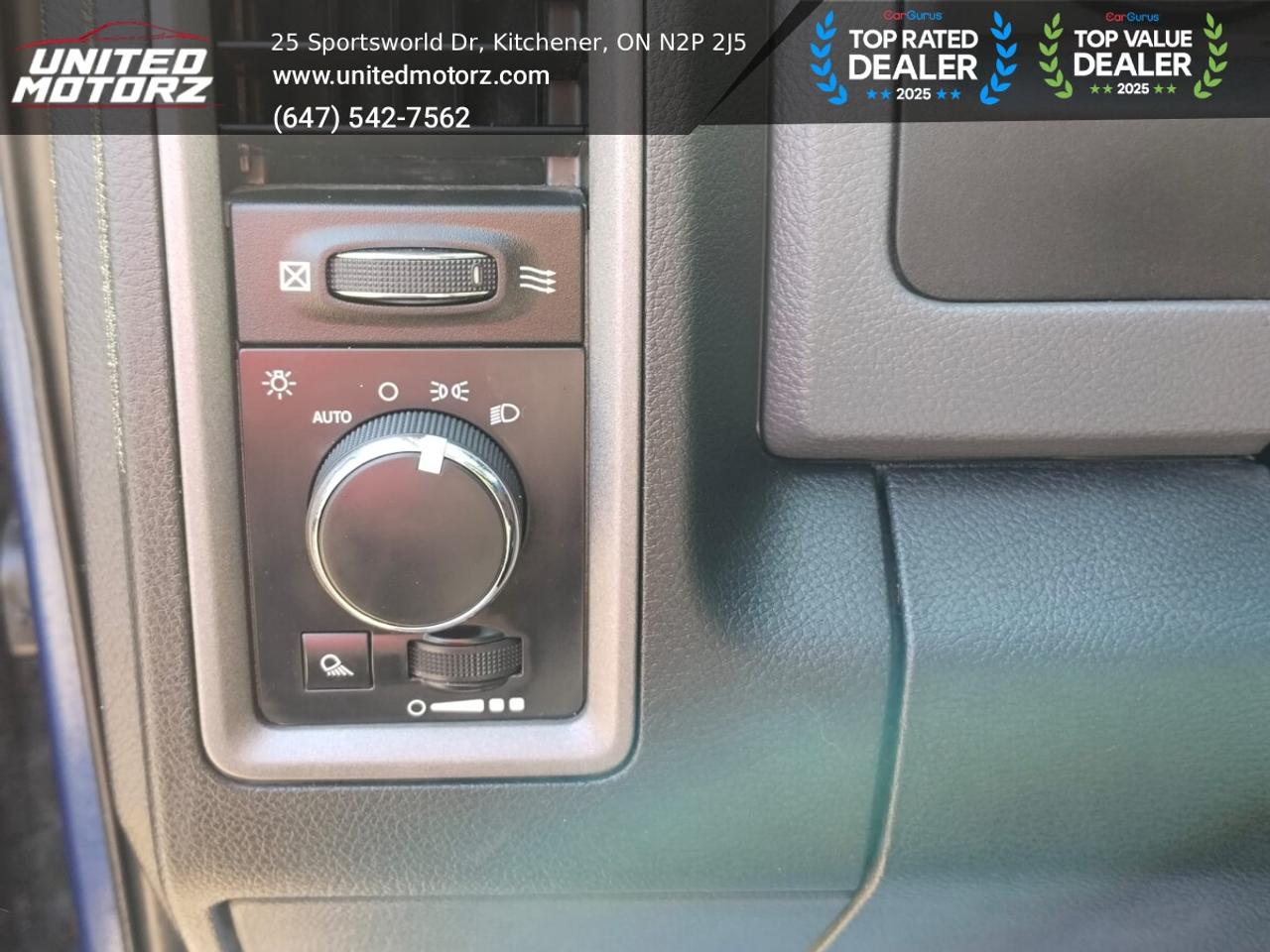 2015 RAM 1500 ST Crew Cab 140.5" Hemi 5.7L V8~ONE OWNE Photo