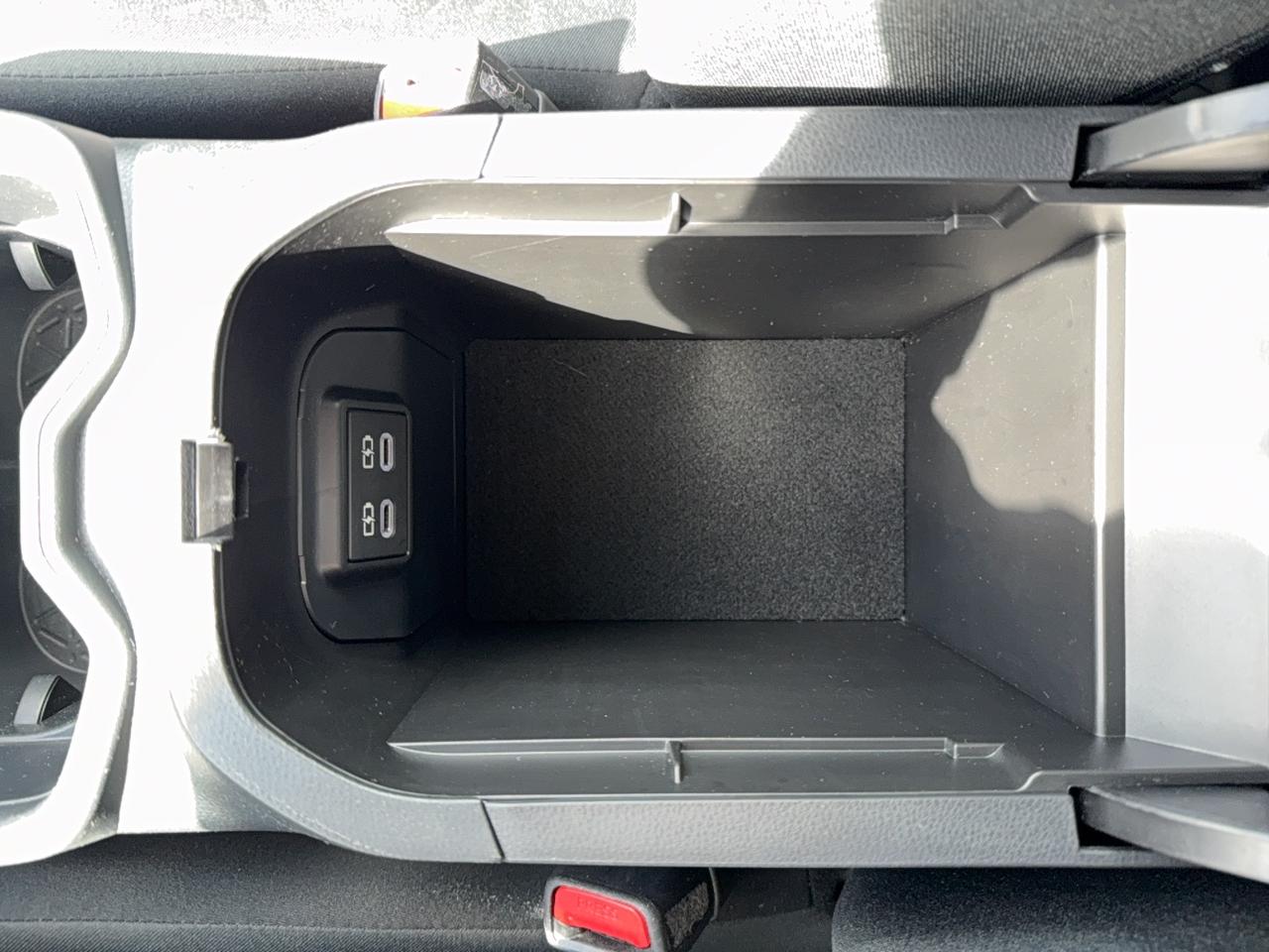 2024 Toyota RAV4 Hybrid LE AWD Photo