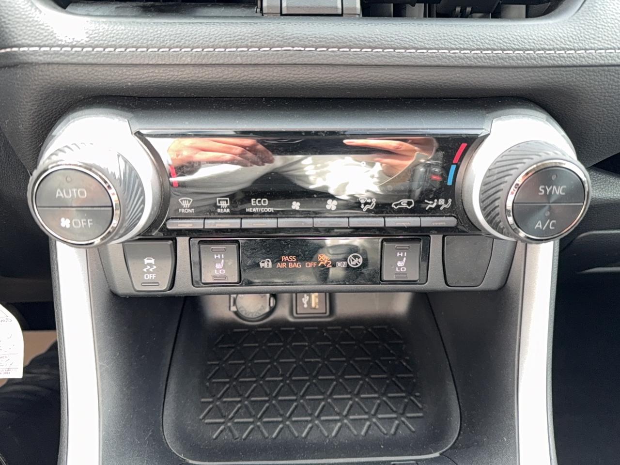 2024 Toyota RAV4 Hybrid LE AWD Photo