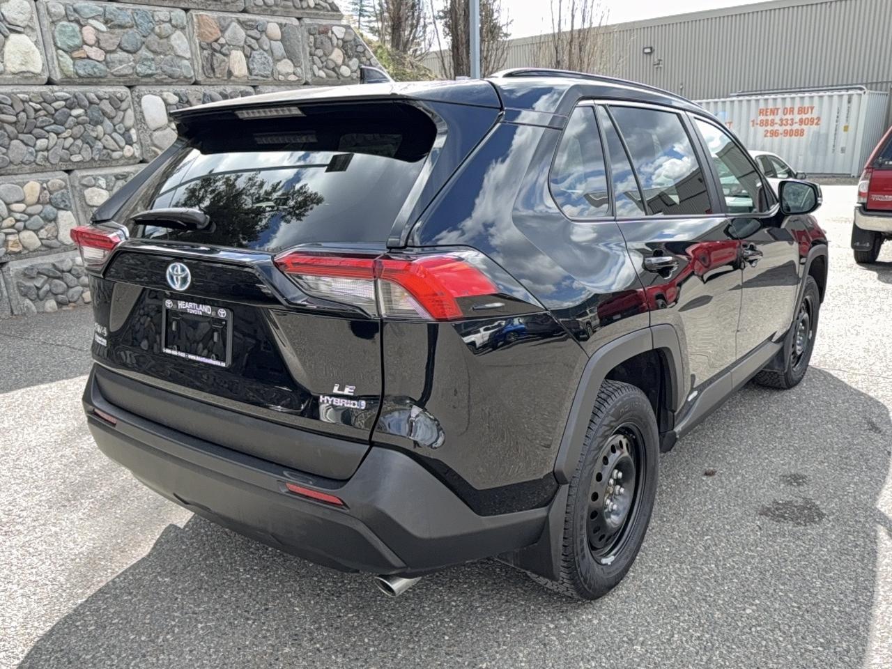 2024 Toyota RAV4 Hybrid LE AWD Photo