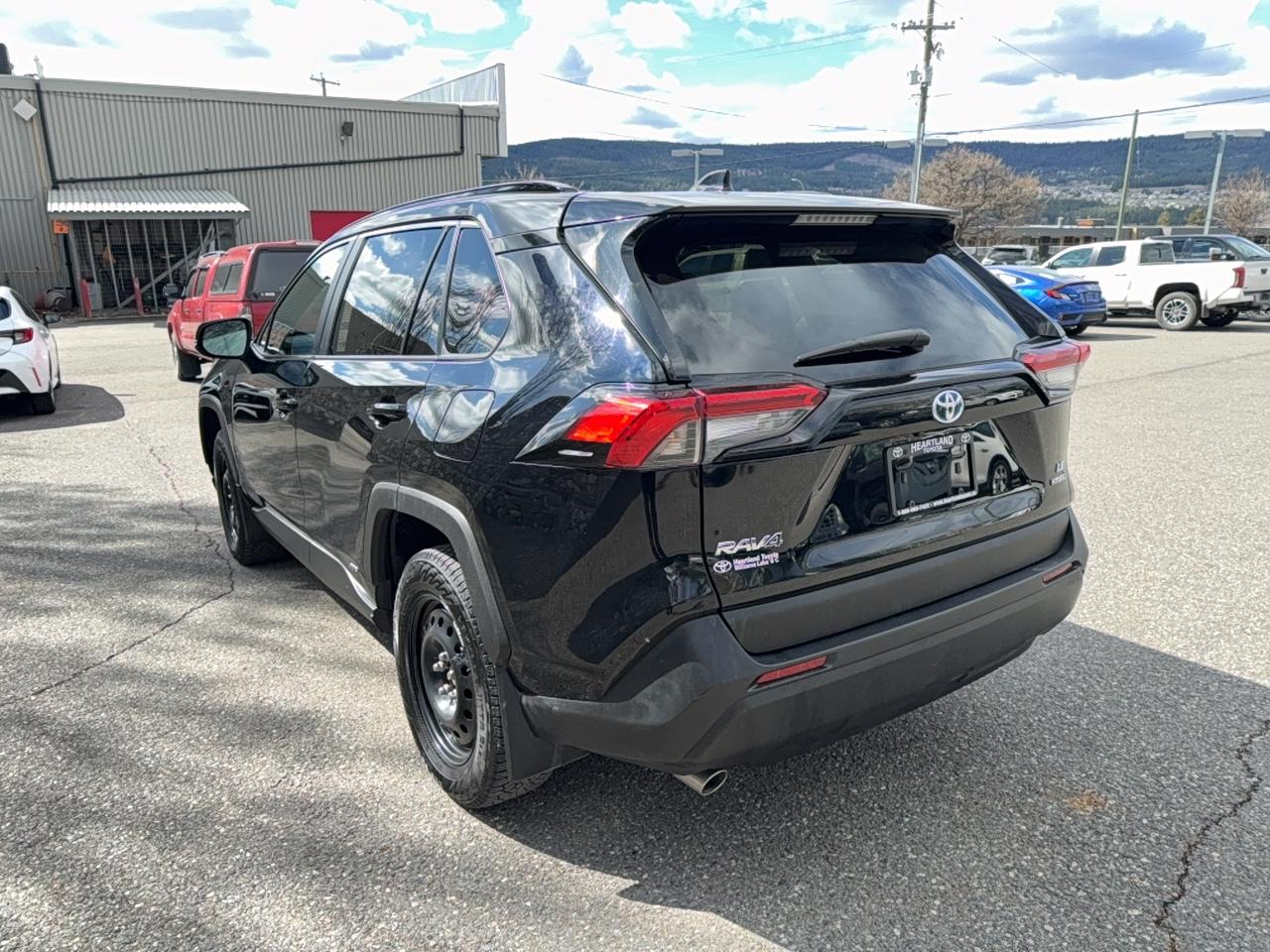 2024 Toyota RAV4 Hybrid LE AWD Photo
