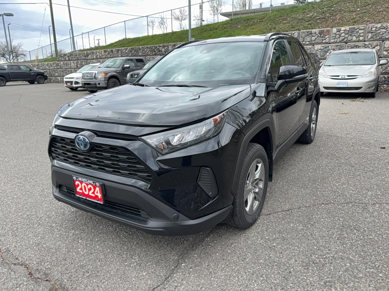 2024 Toyota RAV4 Hybrid LE AWD Photo2