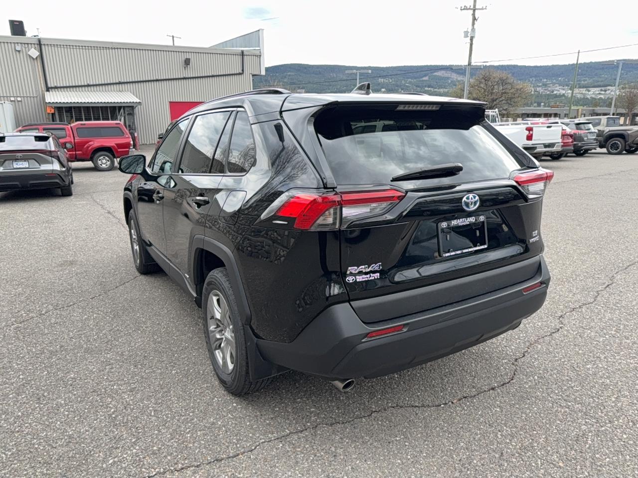 2024 Toyota RAV4 Hybrid LE AWD Photo4