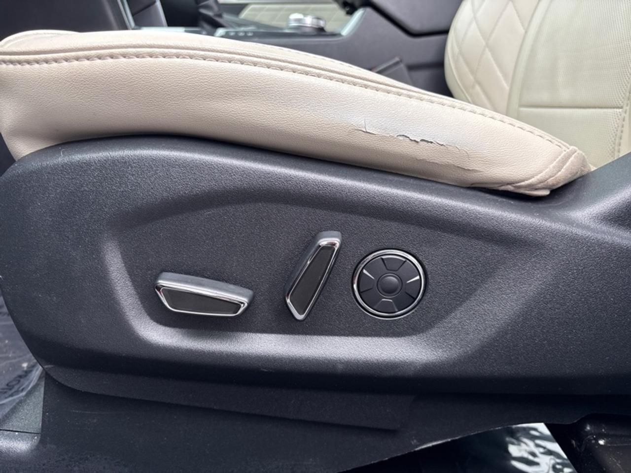 2018 Ford Explorer Platinum  - Sunroof -  Navigation Photo