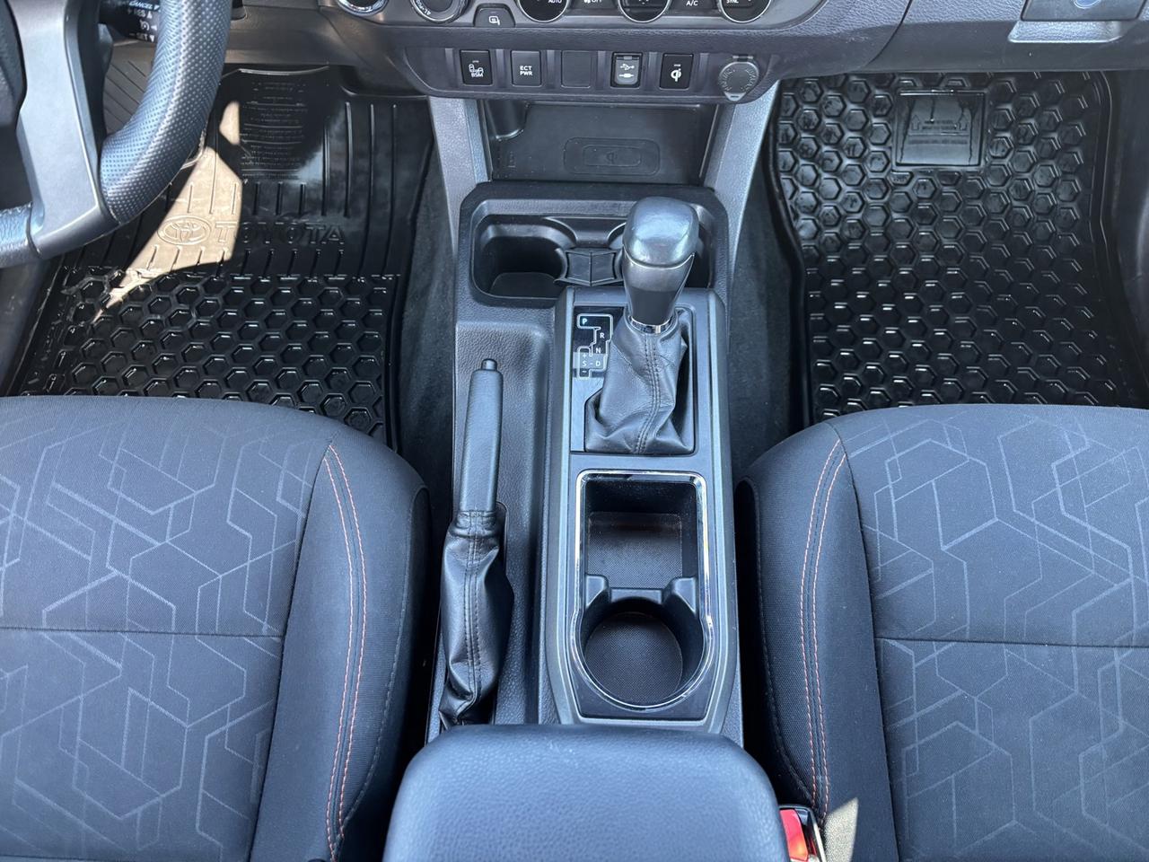 2017 Toyota Tacoma TRD Sport Photo