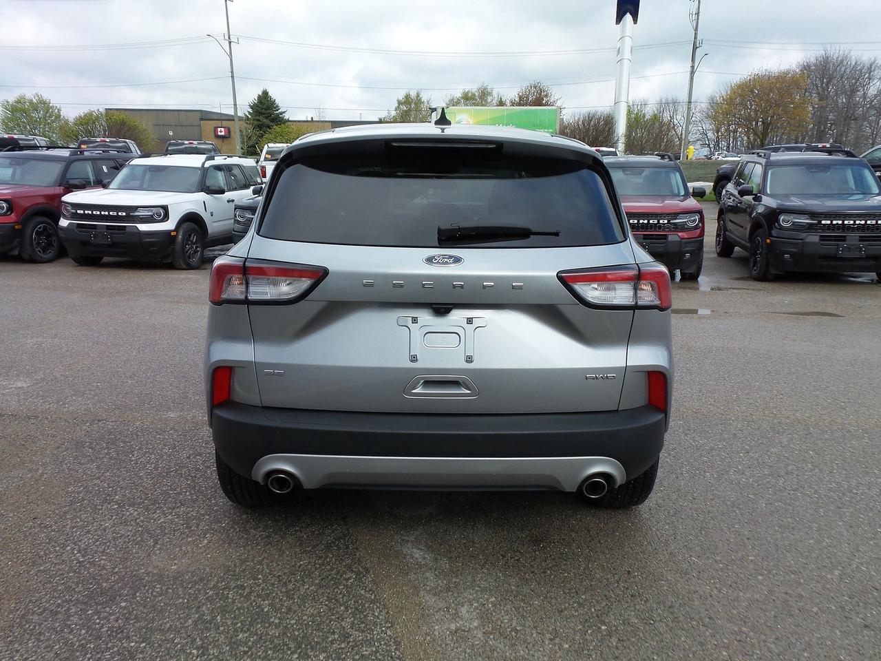 2022 Ford Escape SE, AWD, 1.5L ECOBOOST! LOCAL TRADE! HEATED SEATS! Photo