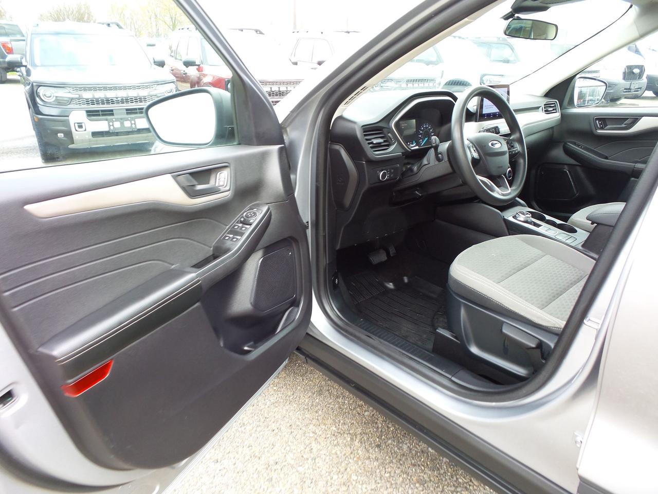 2022 Ford Escape SE, AWD, 1.5L ECOBOOST! LOCAL TRADE! HEATED SEATS! Photo