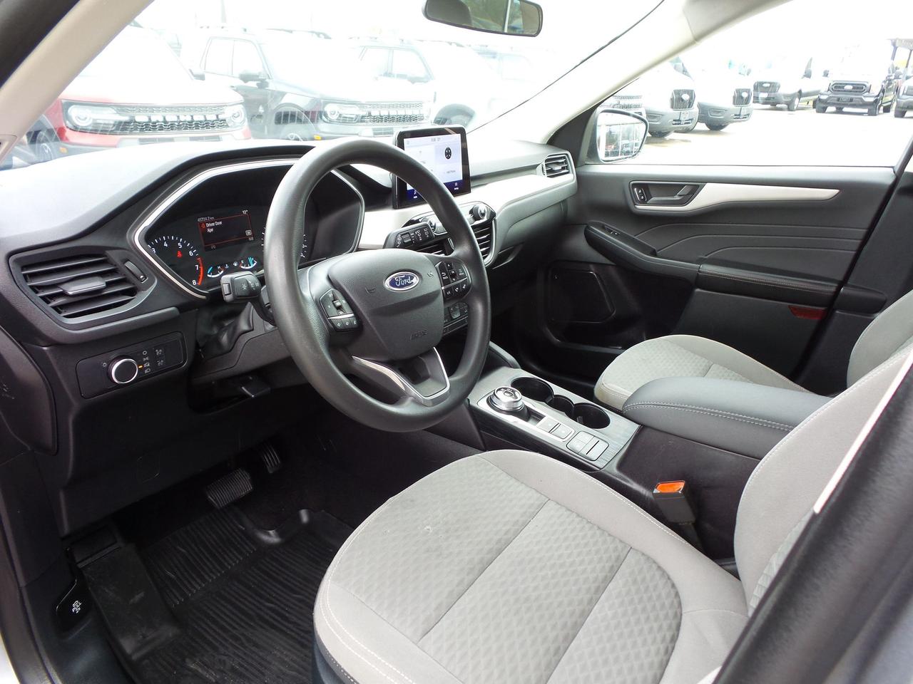 2022 Ford Escape SE, AWD, 1.5L ECOBOOST! LOCAL TRADE! HEATED SEATS! Photo