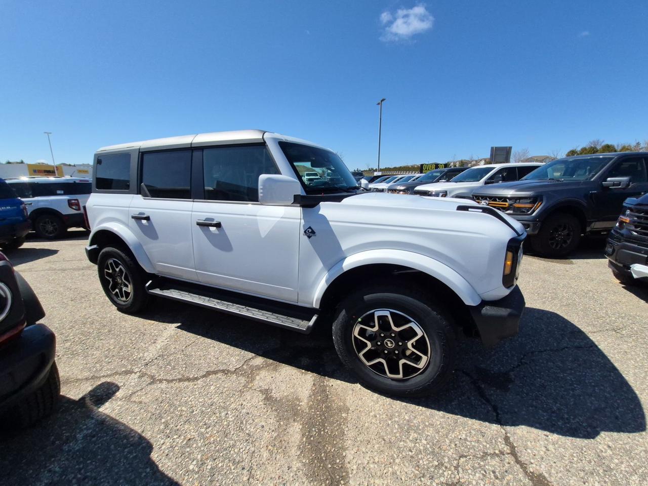 2026 Ford Bronco OUTER BANKS, HARDTOP, TERRAIN MGMT, REMOTE START Photo3