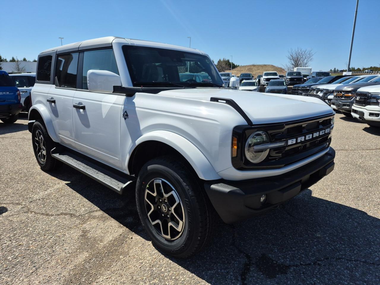 2026 Ford Bronco OUTER BANKS, HARDTOP, TERRAIN MGMT, REMOTE START Photo