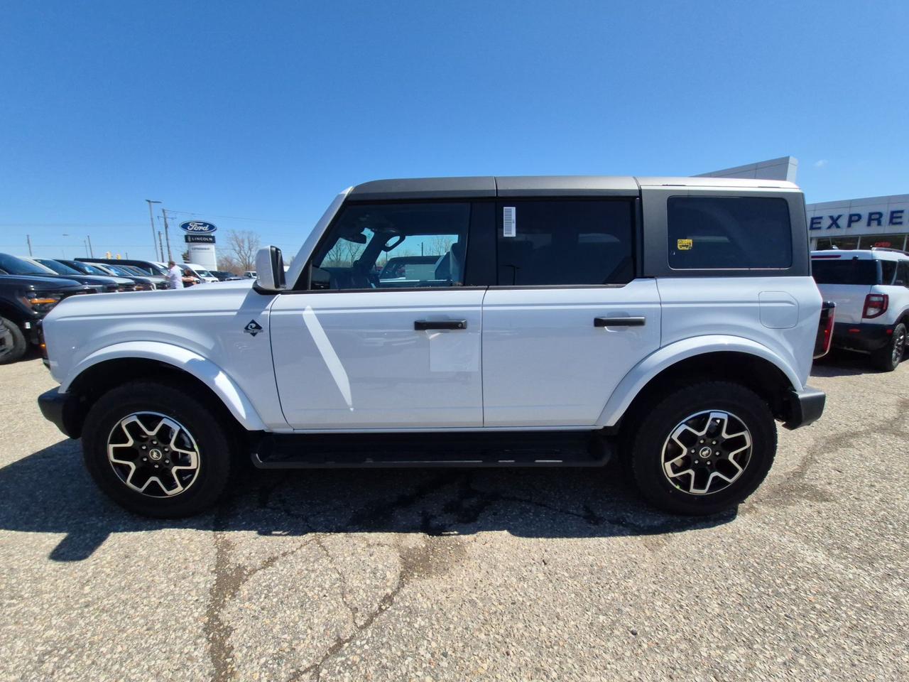 2026 Ford Bronco OUTER BANKS, HARDTOP, TERRAIN MGMT, REMOTE START Photo