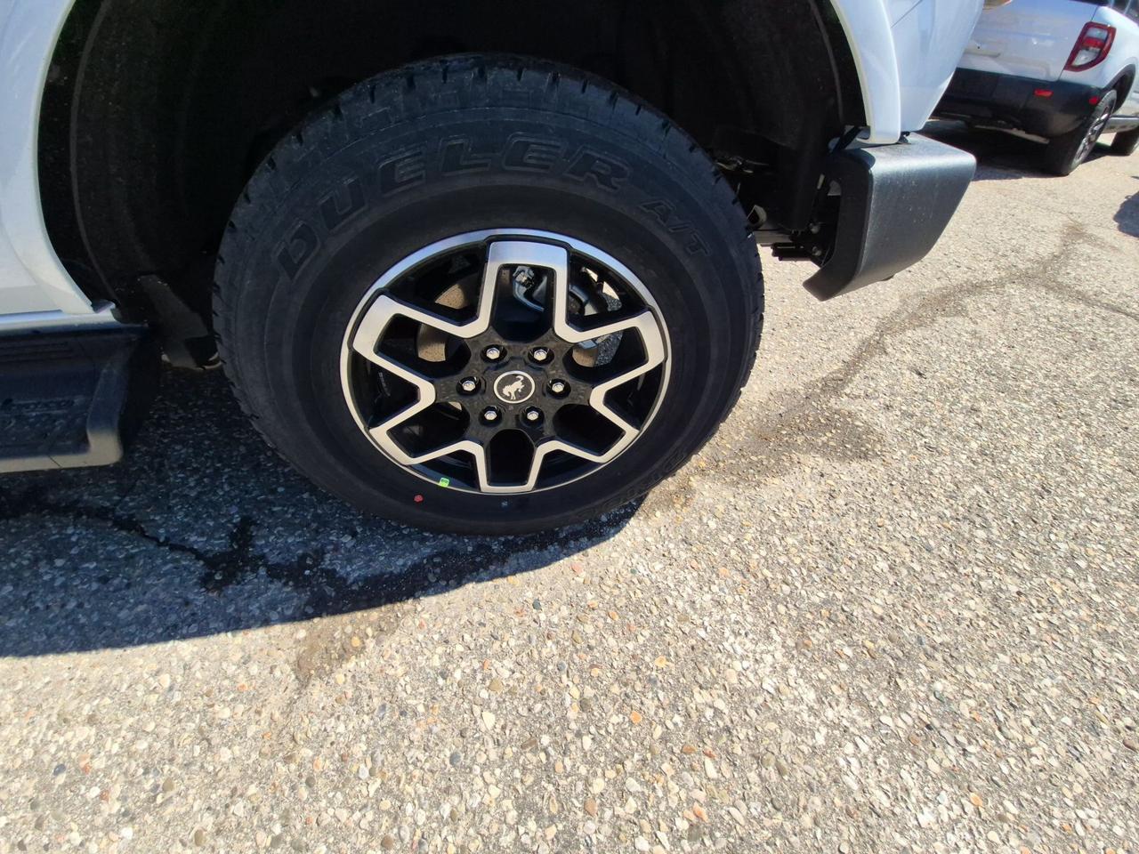 2026 Ford Bronco OUTER BANKS, HARDTOP, TERRAIN MGMT, REMOTE START Photo