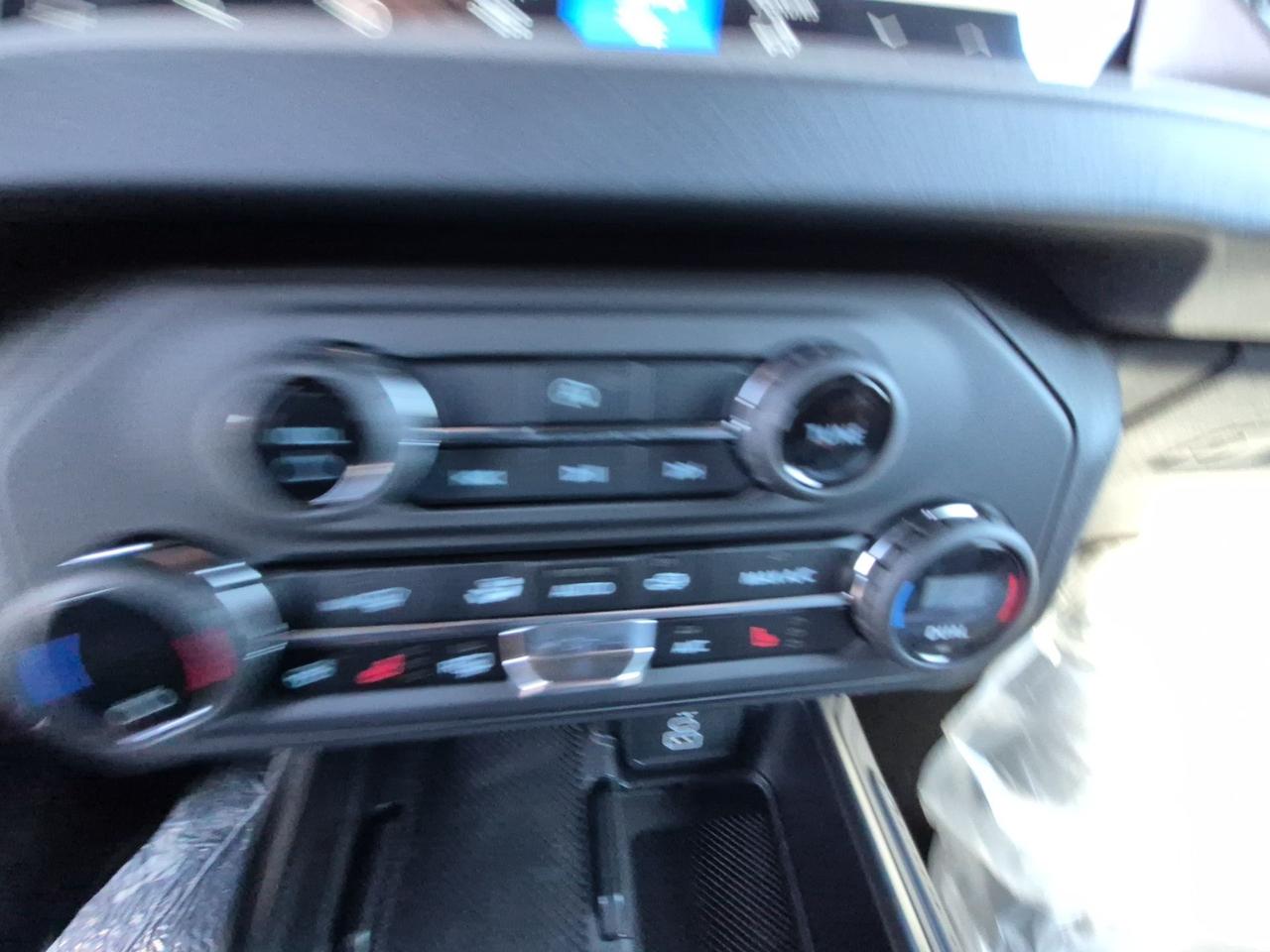 2026 Ford Bronco OUTER BANKS, HARDTOP, TERRAIN MGMT, REMOTE START Photo