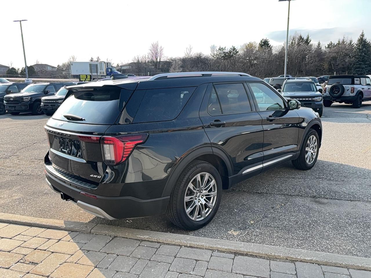 2026 Ford Explorer LOADED! 2.3L ECOBOOST! LEATHER, NAV, POWER GATE! Photo