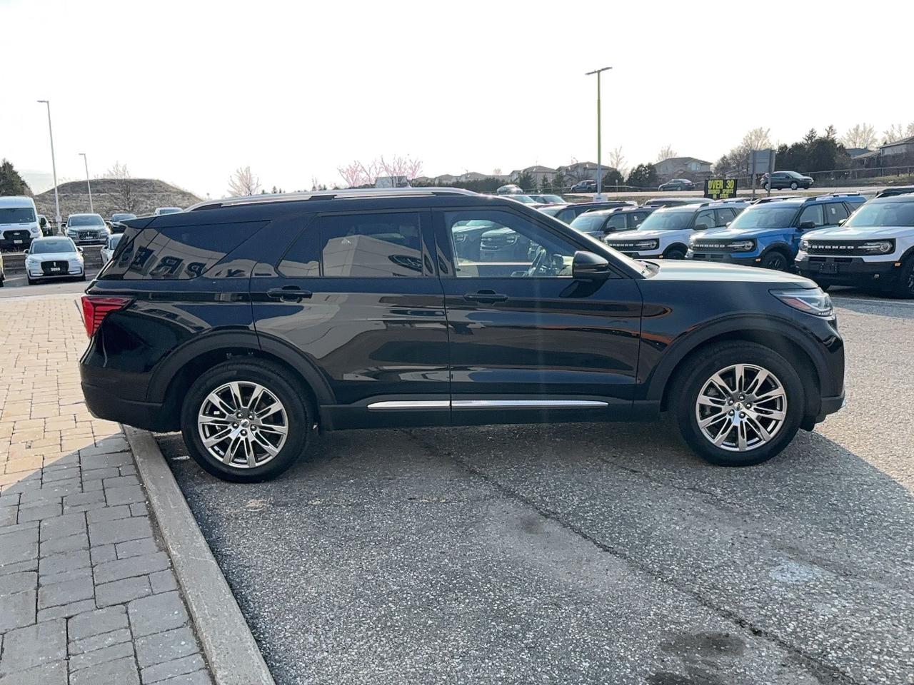 2026 Ford Explorer LOADED! 2.3L ECOBOOST! LEATHER, NAV, POWER GATE! Photo