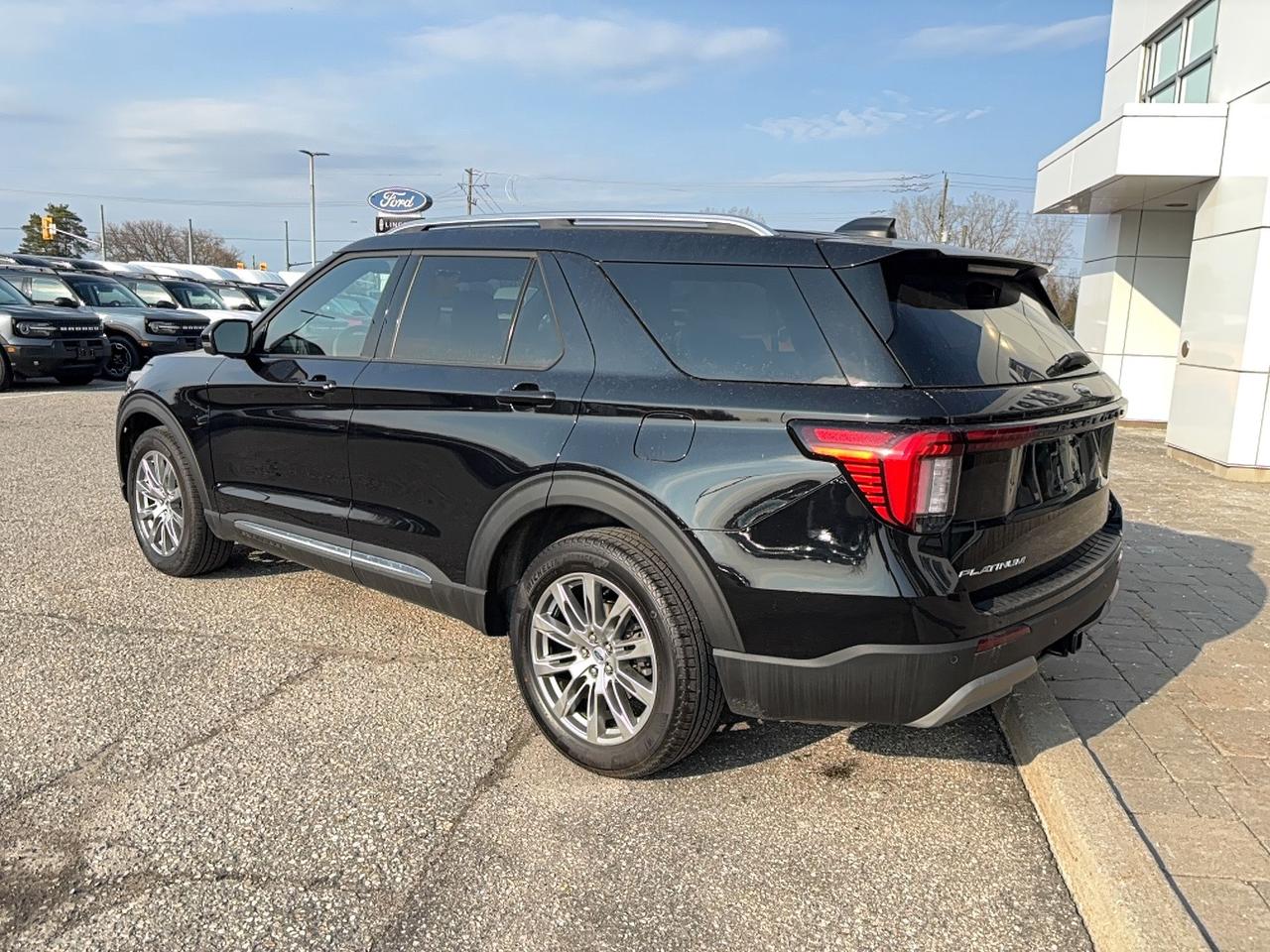 2026 Ford Explorer LOADED! 2.3L ECOBOOST! LEATHER, NAV, POWER GATE! Photo