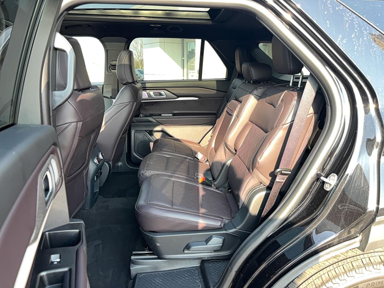 2026 Ford Explorer LOADED! 2.3L ECOBOOST! LEATHER, NAV, POWER GATE! Photo