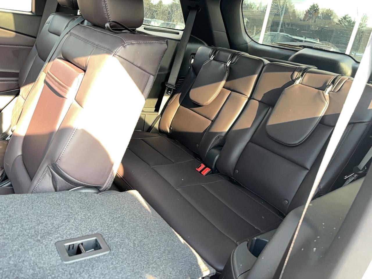 2026 Ford Explorer LOADED! 2.3L ECOBOOST! LEATHER, NAV, POWER GATE! Photo